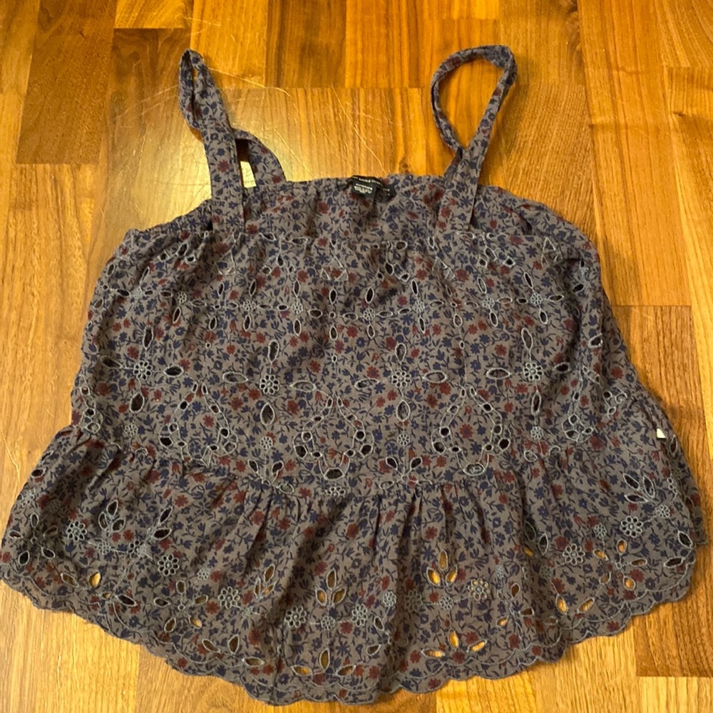 American Eagle cropped floral sleeveless top